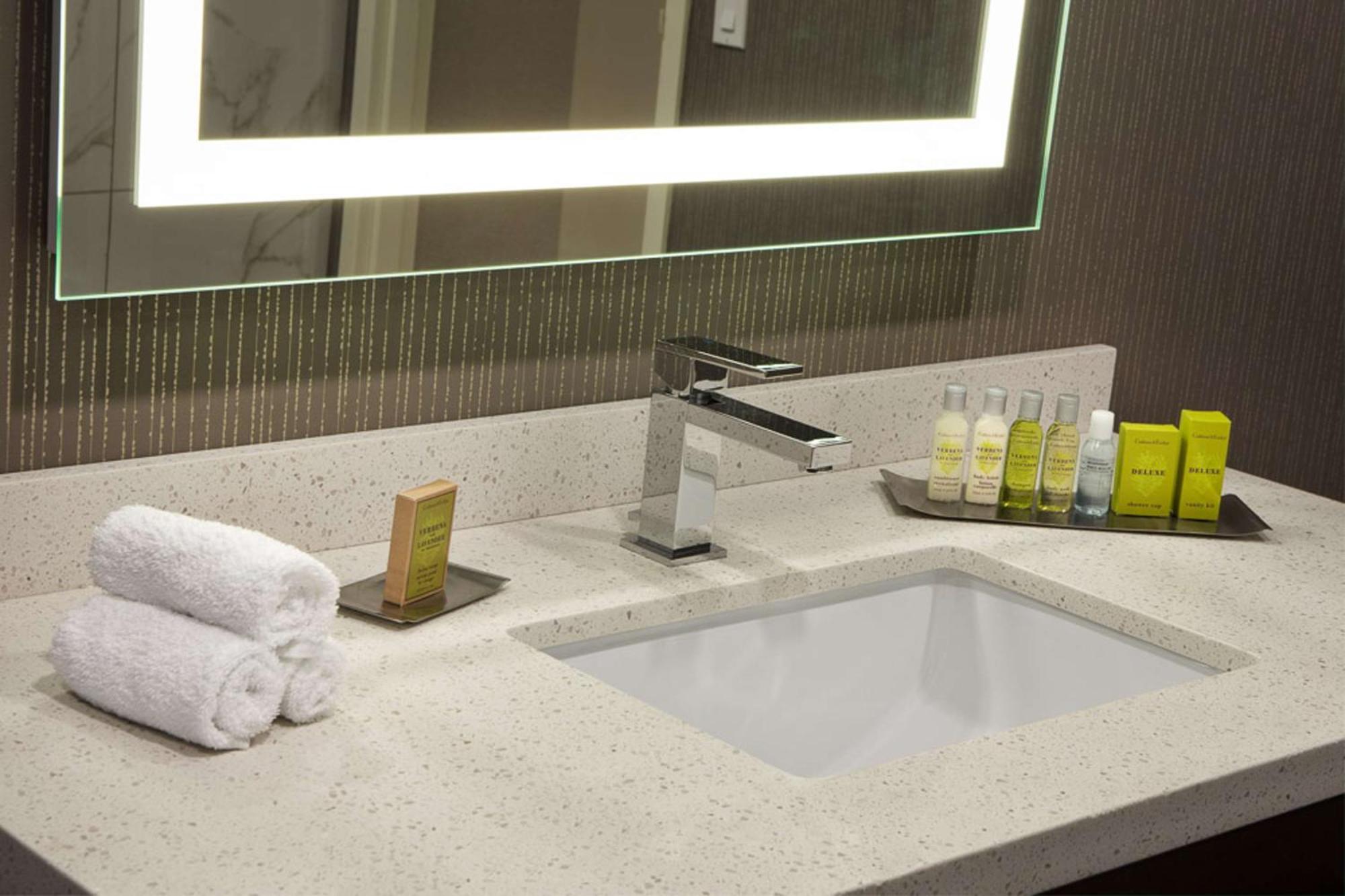 Doubletree By Hilton Halifax Hotel 4*